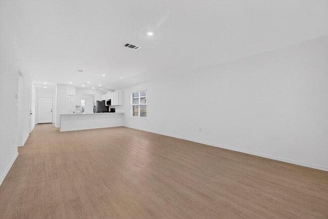 Photo - 107 Herald Dr