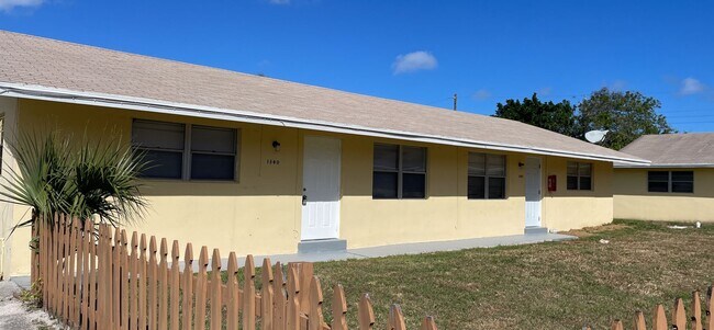 Building Photo - 1340 Sunset Rd Unit 1340 Sunset Rd