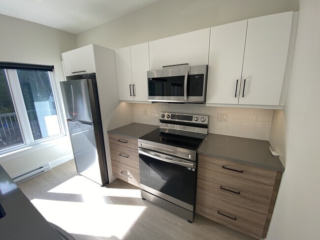 Photo - 180 Hillsborough Rd Unit 201