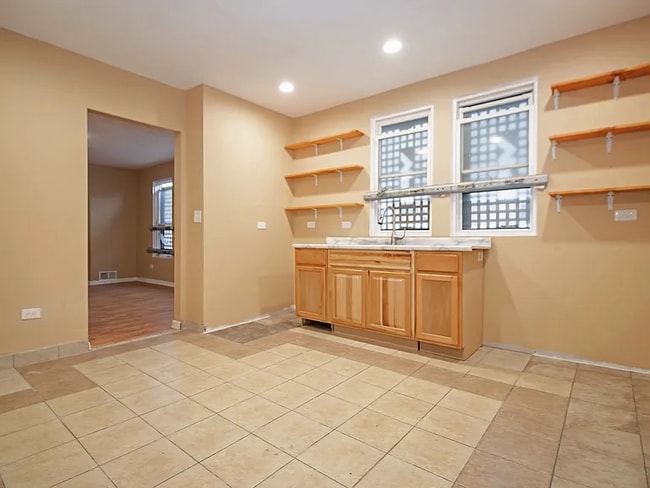 Photo - 5001 W Chicago Ave Unidad 1