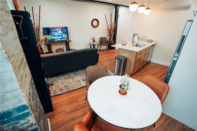 Photo - 110 Hotel St