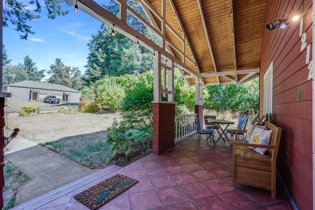 Photo - Charming 3 bed, 2 bath Craftsman Cottage in the Heart of Oak Grove