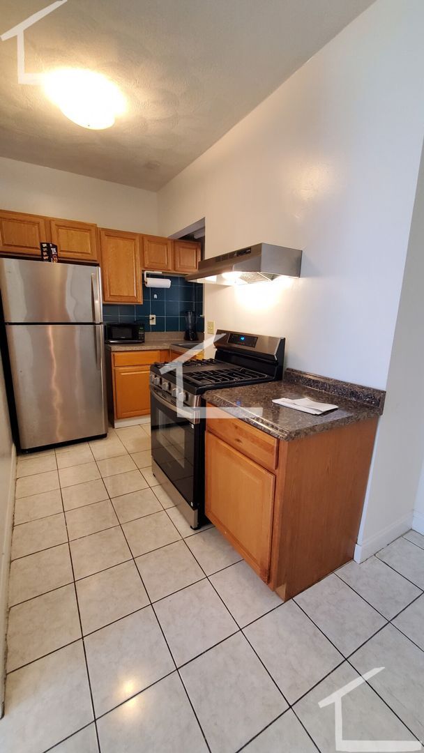 Photo - Conveniently located, beautifully maintained Apt with modern appliances.  A/C.  Near Public Trans...