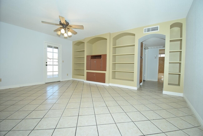 Photo - 2250 W Rockwell Dr