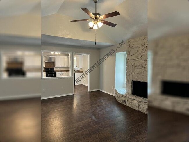 Photo - 2000 Lanesboro Dr