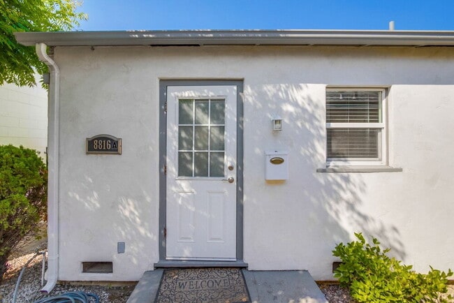 Building Photo - Charming 2 Bedroom Home in the Heart of La... Unit A