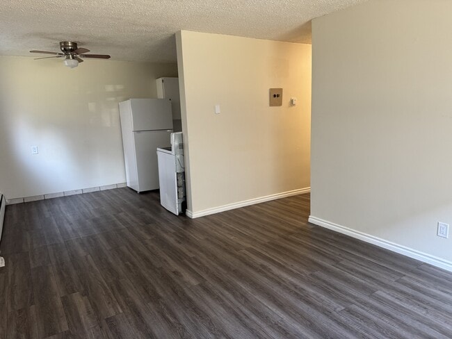 Building Photo - 12940-12118 118 Ave NW Unit 4A