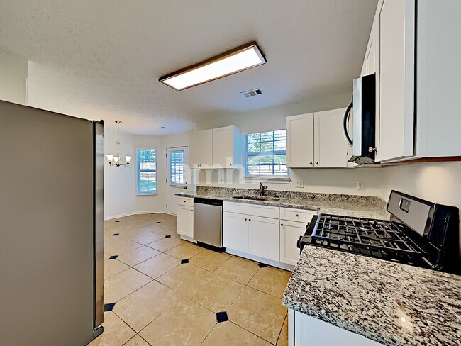 Photo - 560 Cedarhurst Rd