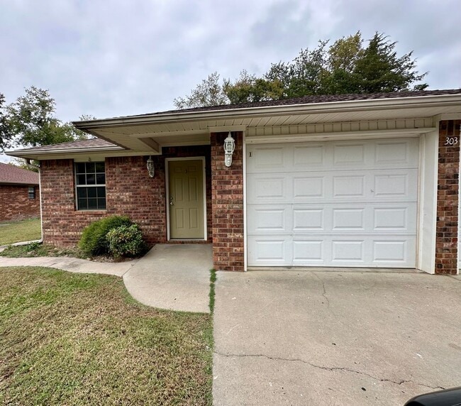 Building Photo - 303 Holly St Unit 303 Holly St Apt 1