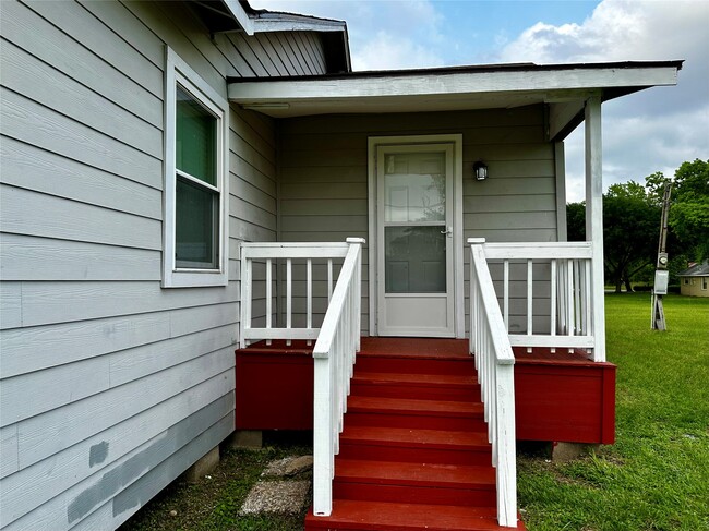 Photo - 318 Melton St