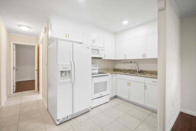 Photo - ANNUAL RENTAL - 1 Bedroom, 1 Bath Duplex i...