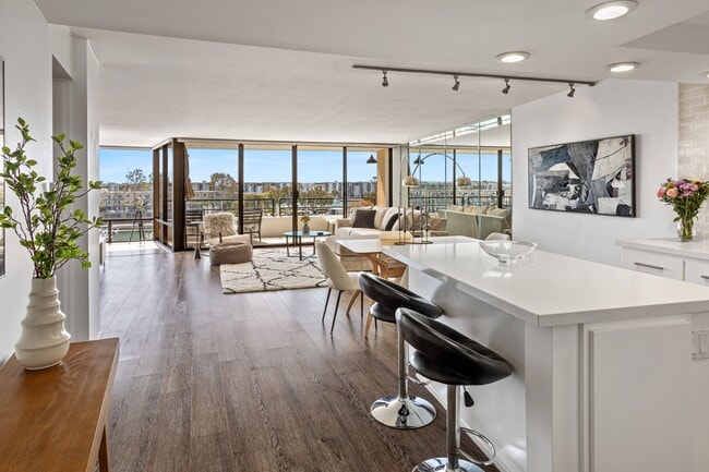 Photo - 4267 Marina City Dr
