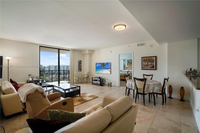 Photo - 55 Merrick Way Unidad 744
