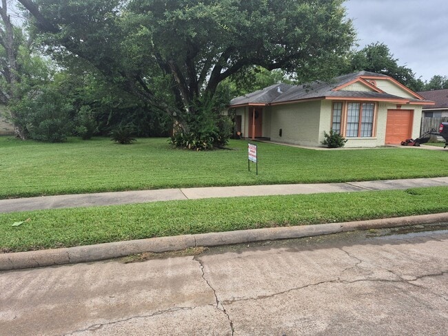 Photo - 18119 Twin Creek Dr