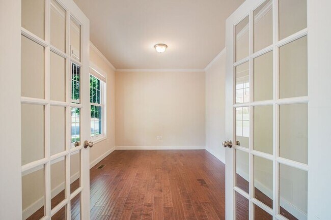 Photo - 803 Sunken Rd