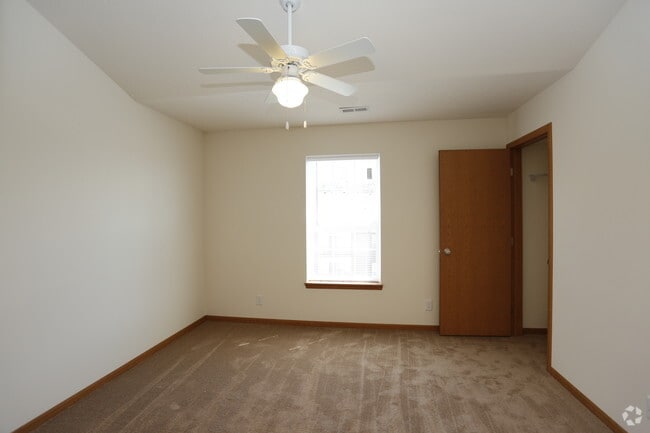 1BR, 1BA - 808SF - Bedroom
