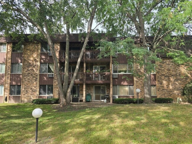 940 E Old Willow Rd