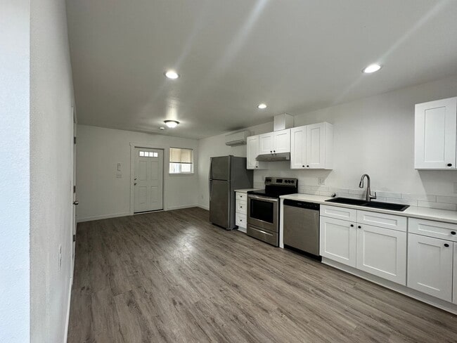 Photo - 815 SW 8th St