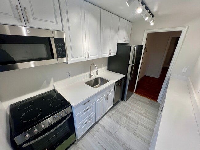 Building Photo - 310 Ashby St Unit B Rental