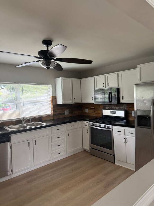 Photo - 1612 15th Ave W