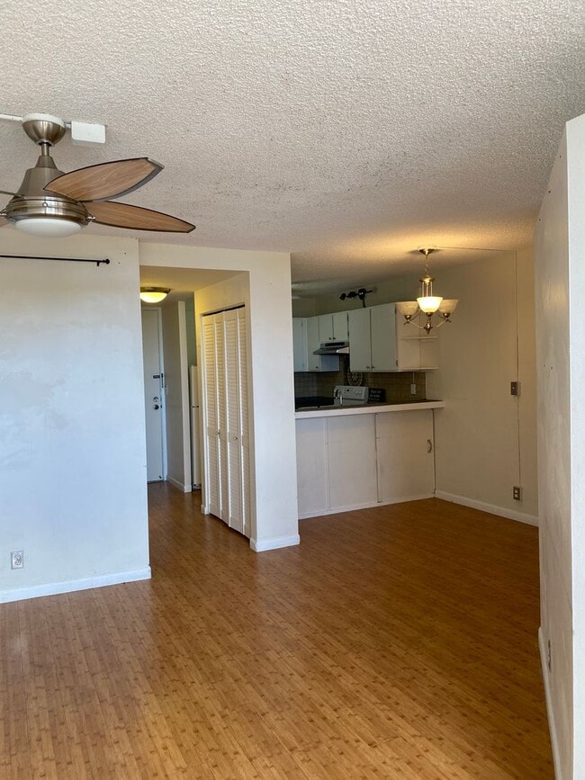 Building Photo - Leilehua - Spacious One Bedroom with Secur... Unit 409 Rental