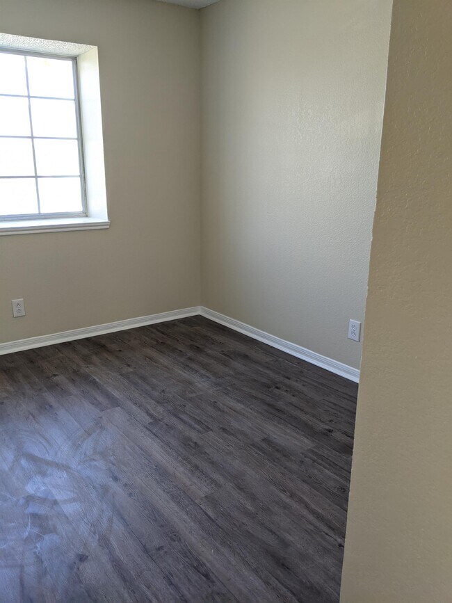 Photo - 2504 Bluejay Dr