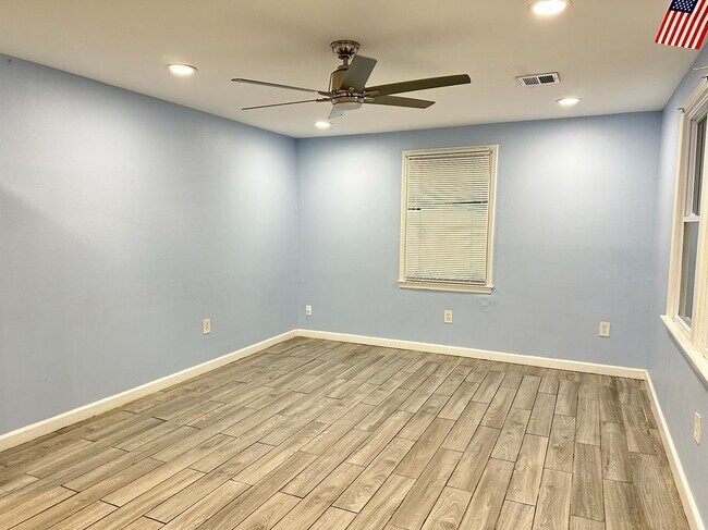 Photo - 10420 Ware Street