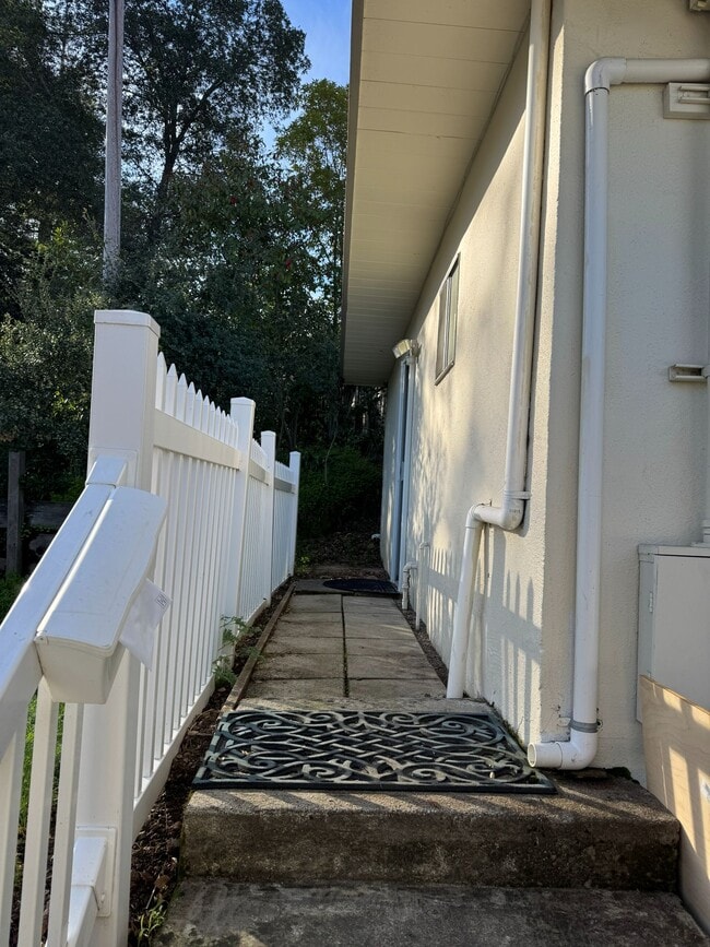 Photo - 160 College Ave Unit #B