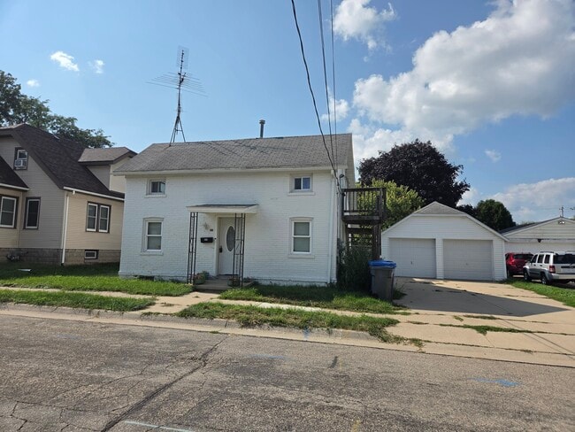 Building Photo - 904 Cleveland St