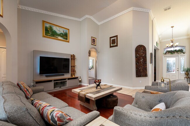 Photo - One story beauty in Errol Estates and Loca...