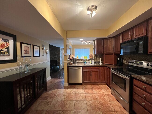 Kitchen - 39 Grant Hill Ct