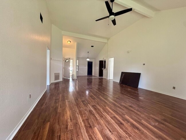 Photo - 2107 Willow Way