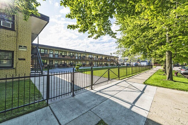 Photo - 7925 S Phillips Chicago, IL 60617