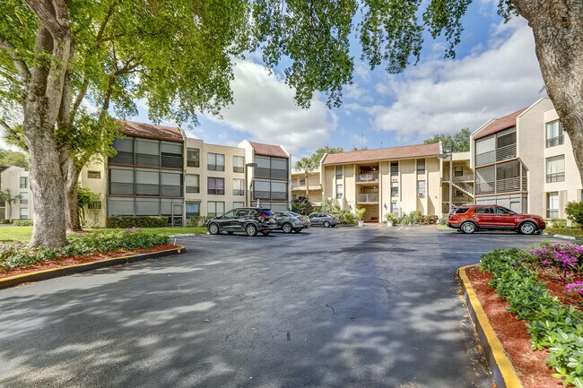Photo - 6751 N University Dr Unit 302