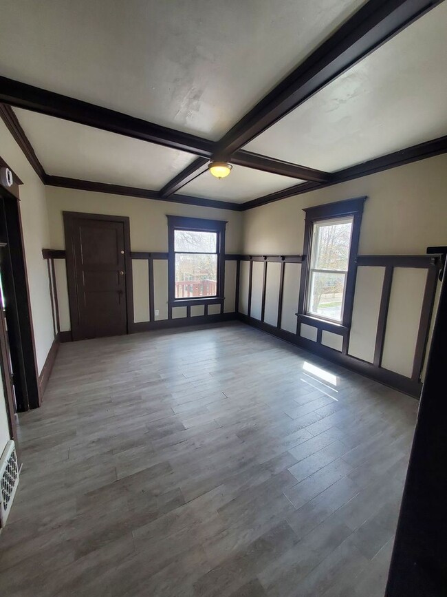 Building Photo - 2719 N 33rd St Rental