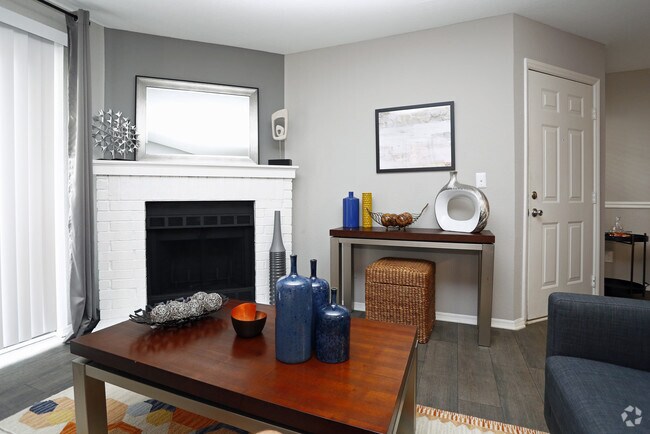 2BR, 2BA - 900sf D- Living Area