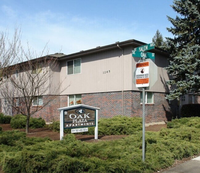 0127-01 Oak Plaza