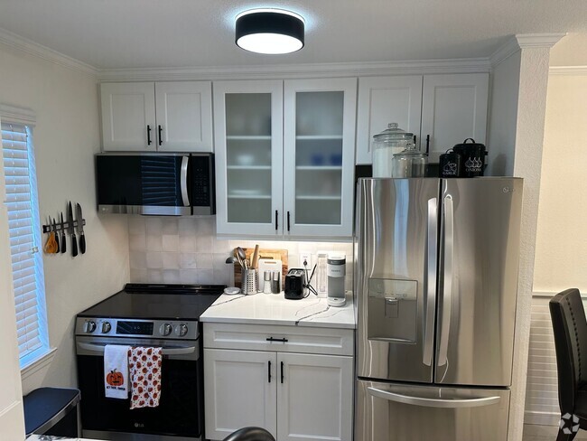 Building Photo - Roommate Wanted - Downtown Sarasota Renova... Unit 406 Rental