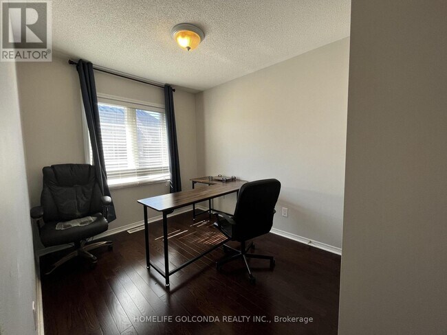 Photo - 139 Chapman Ct