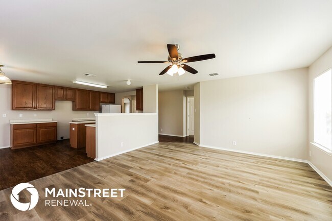 Photo - 823 Creek Gate