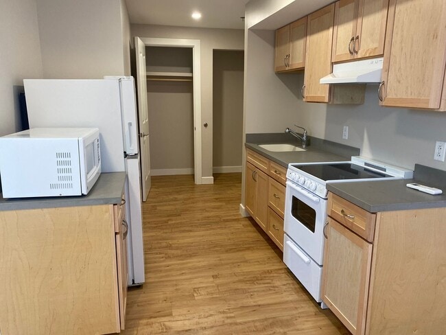 Building Photo - Putnam Winslow– $1,350 – 1 Bathroom Studio, 370 SQ.FT. – UTILITIES INCLUDED, Available 6/8/26 Unit 307