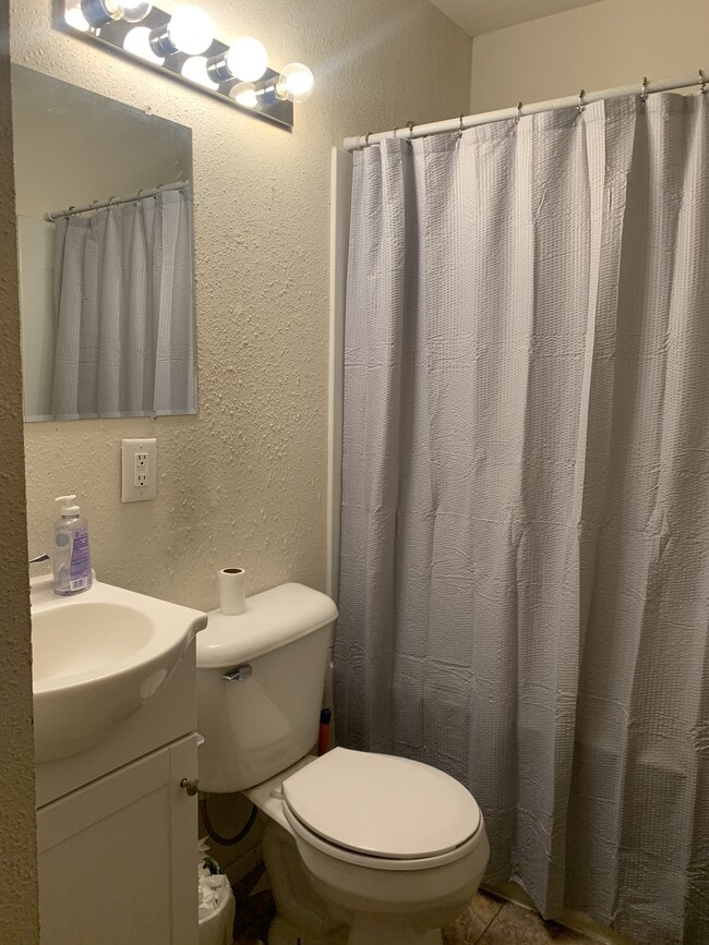 Photo - 807 E Reynolds St