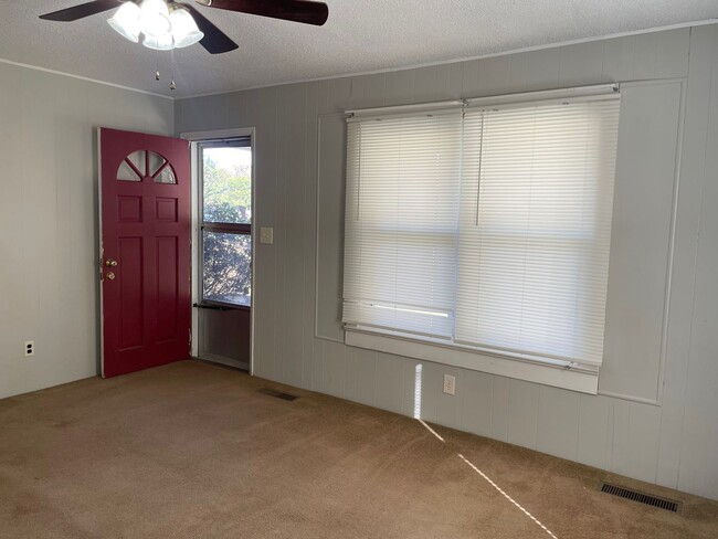 Photo - NICE CLEAN COUNTRY HOME, 3 BDRM 1.5 BA