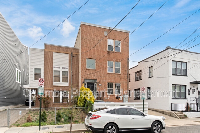 Building Photo - 1829 Providence St NE Rental