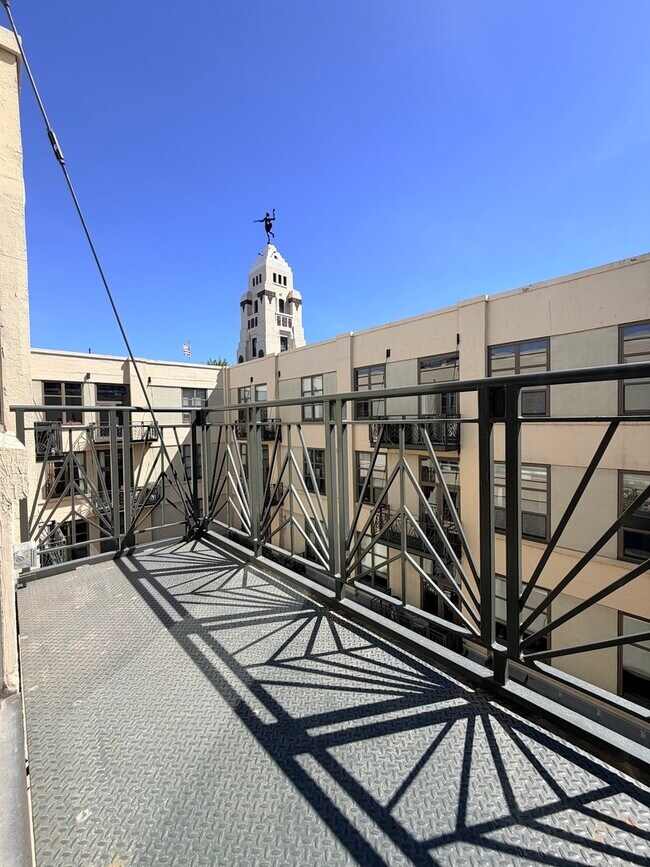 758 N Larrabee St Unit 831