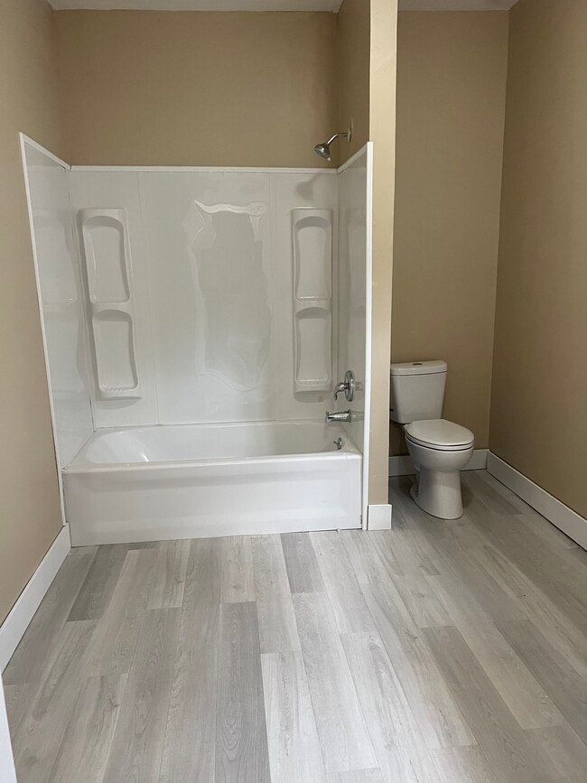 Photo - 135 W 1st St Unidad 2