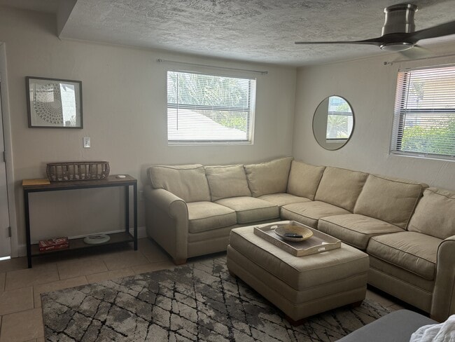 Photo - 834 E 25th Ave