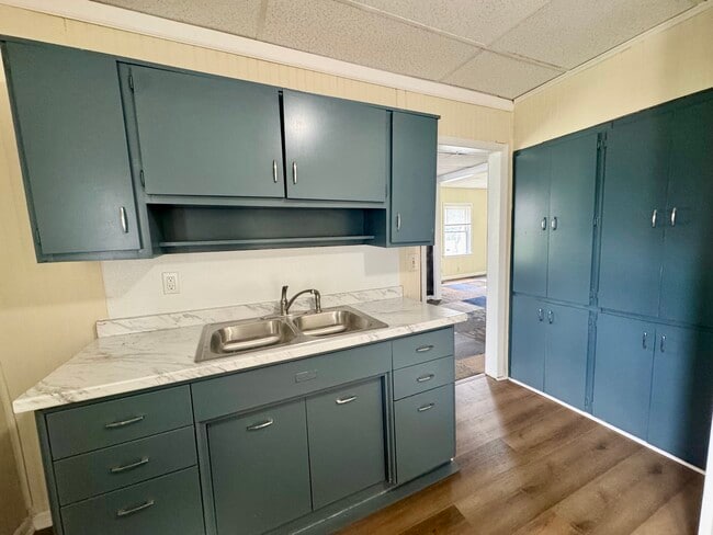 Photo - 202 Smith Ave SW