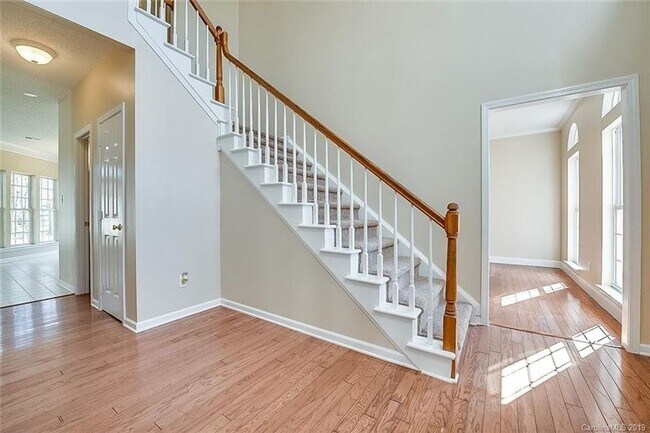 Photo - Stunning 5 bedroom Home in Ballantyne Char...