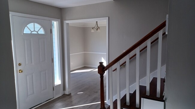 Photo - 521 Fairfield Way